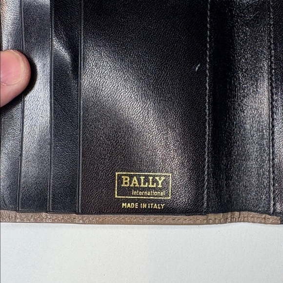 Bally black leather bifold wallet with brown trim - Picture 8 of 9